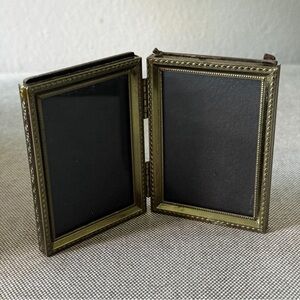 Vtg brass small double picture frame patina